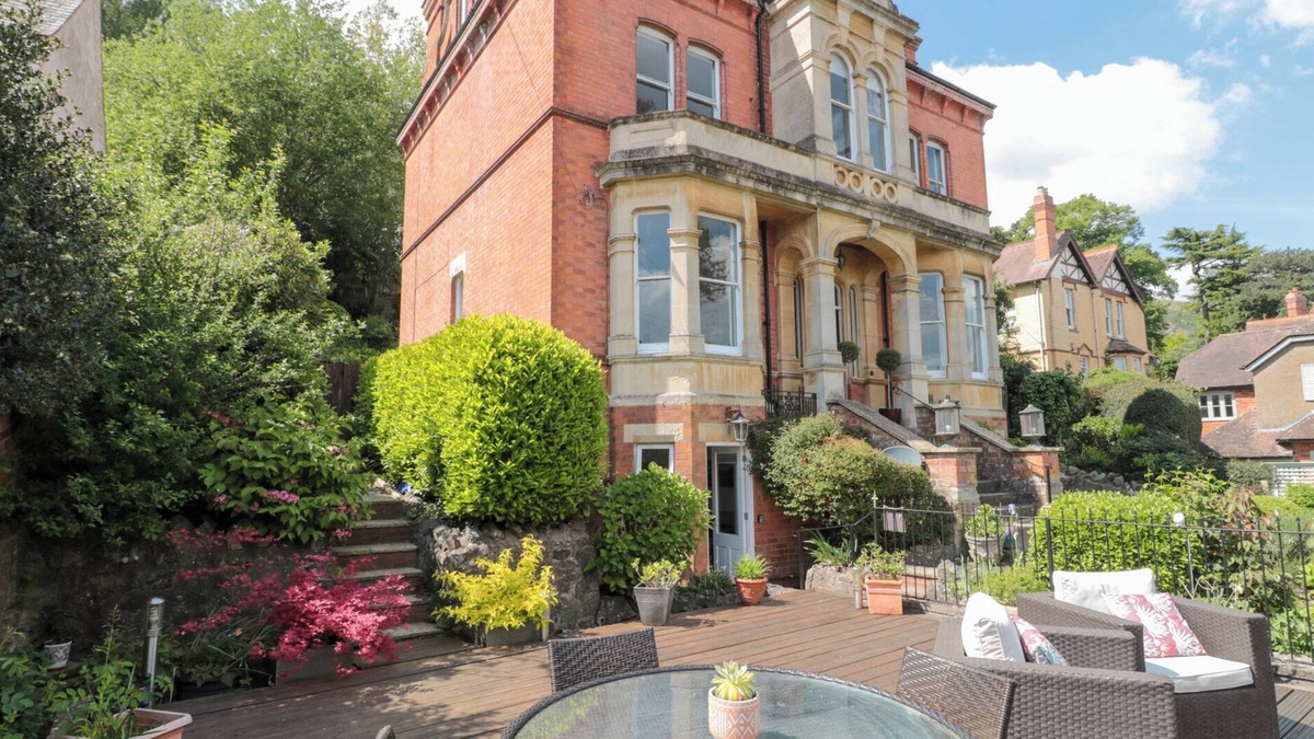 Malvern Cottage | THE HIDEAWAY, romantic, with a garden in Malvern