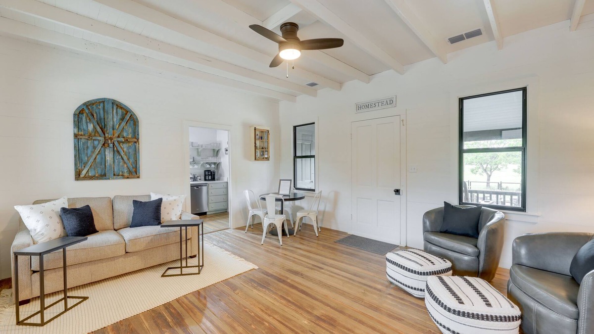Schulenburg House | 'The Hideaway' Secluded & Spacious Schulenburg Gem