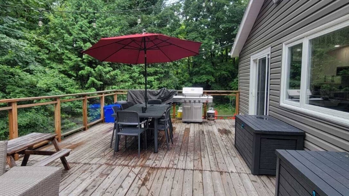 Trent Lakes Cabin | The Hideaway-Three bedroom cottage by Crystal lake
