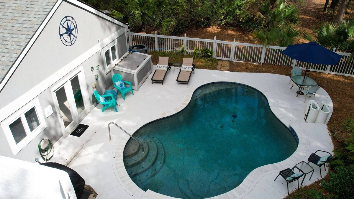 Lawton Woods House | The Hideaway - Four beach cruiser bikes included!