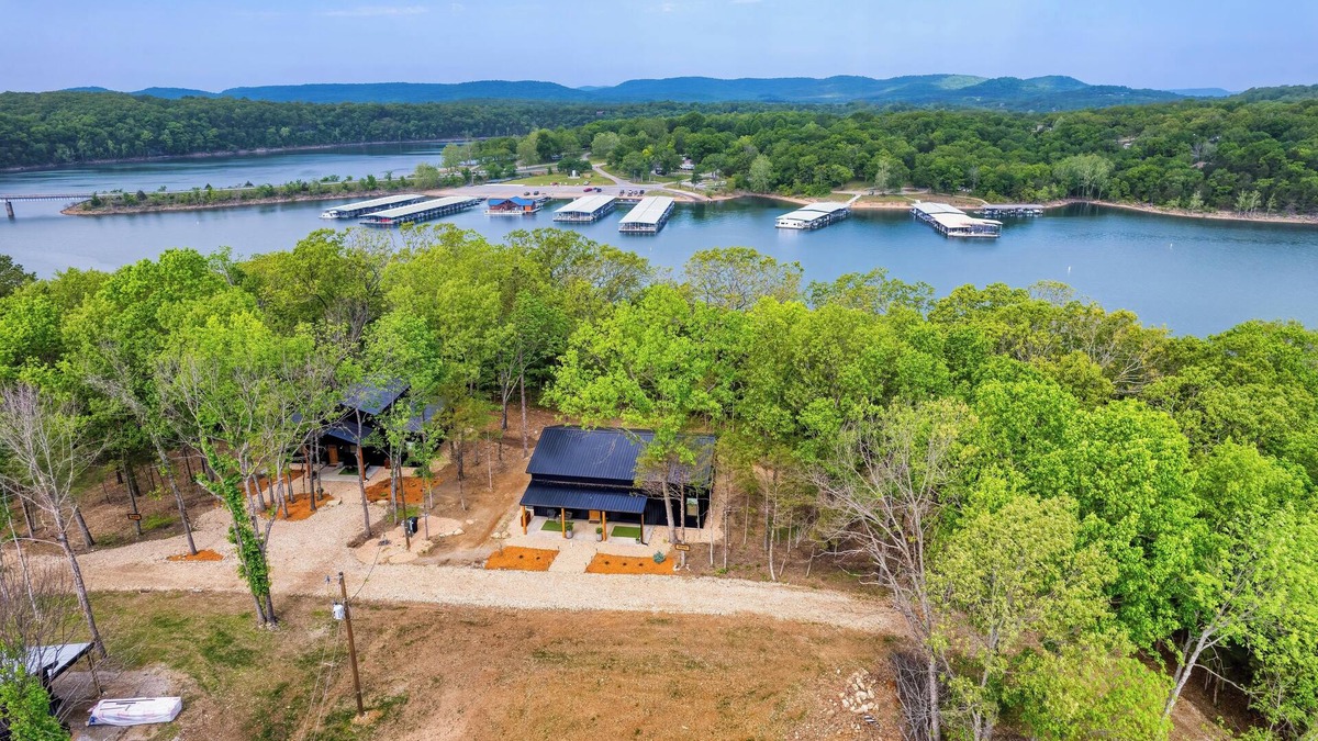 Eagle Rock House | The Hideaways on Rickety Ridge. Secluded & Dog-friendly on TRL. Sparkly Clean!