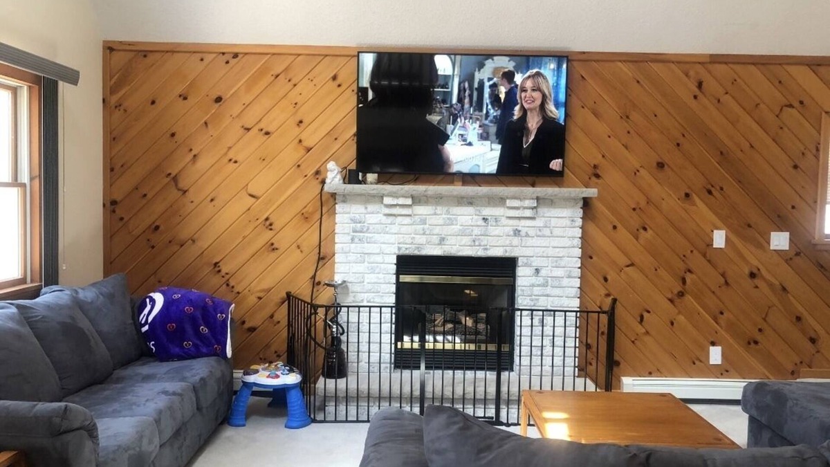Lake Ariel Ski Chalet | The Hideout Chalet for family and friends