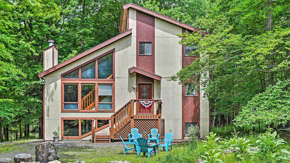 Lake Ariel Cottage | The Hideout Cottage w/ Access to Lakes & Ski Slope