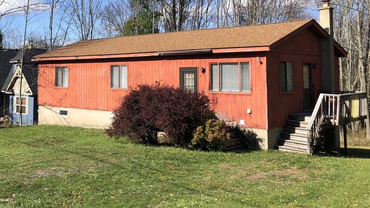 Mt Cobb House | The Hideout Getaway in the Poconos
