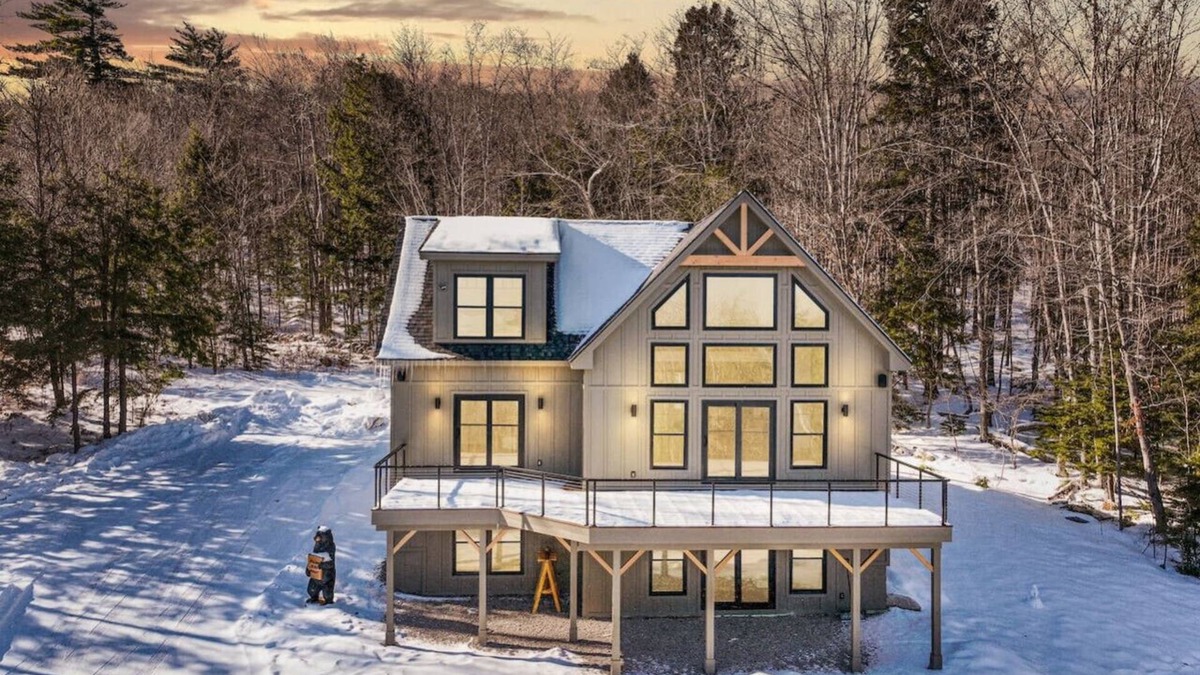 Center Conway House | The Hideout | New, Views, Theater, Fireplace, Deck