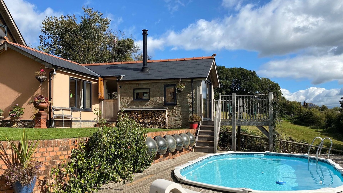 Llangrove Cottage | THE HIDEOUT, pet friendly, luxury holiday cottage in Llangrove