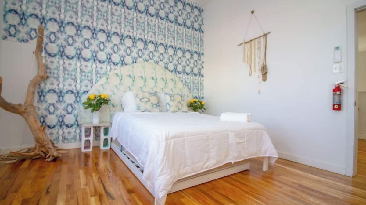 Queens House | The High Tide #9 One Bedroom Suite with Kitchen