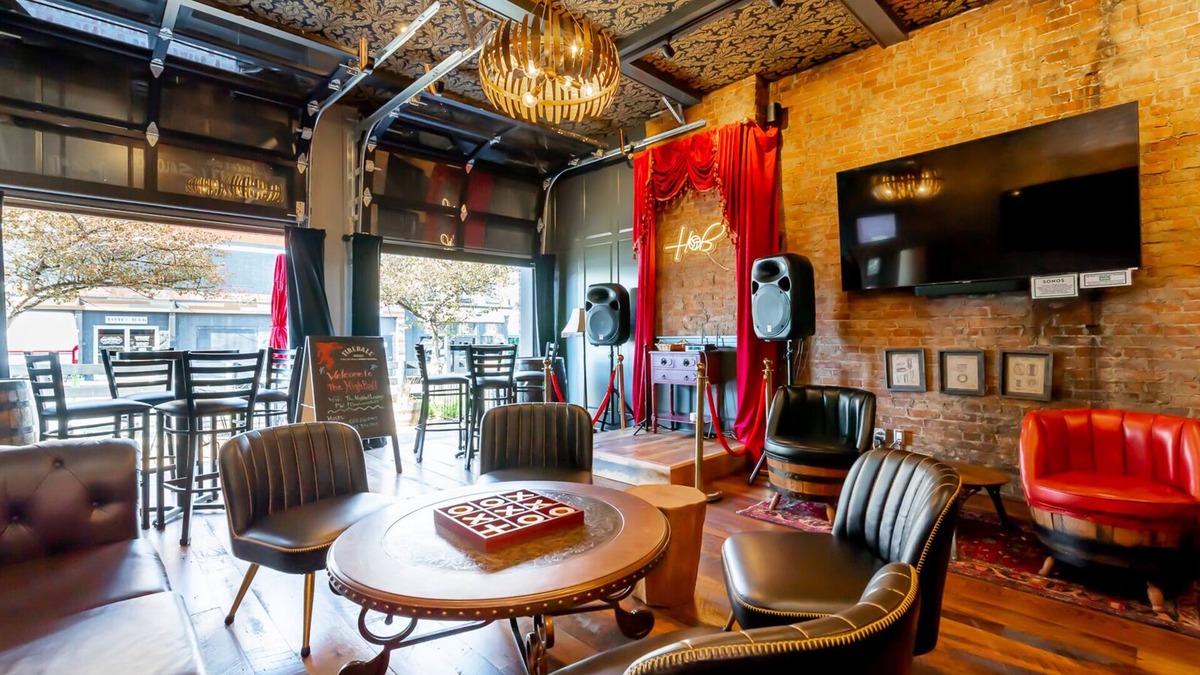 Phoenix Hill House | The Highball * Speakeasy Lounge & Retreat 6BR 5BA