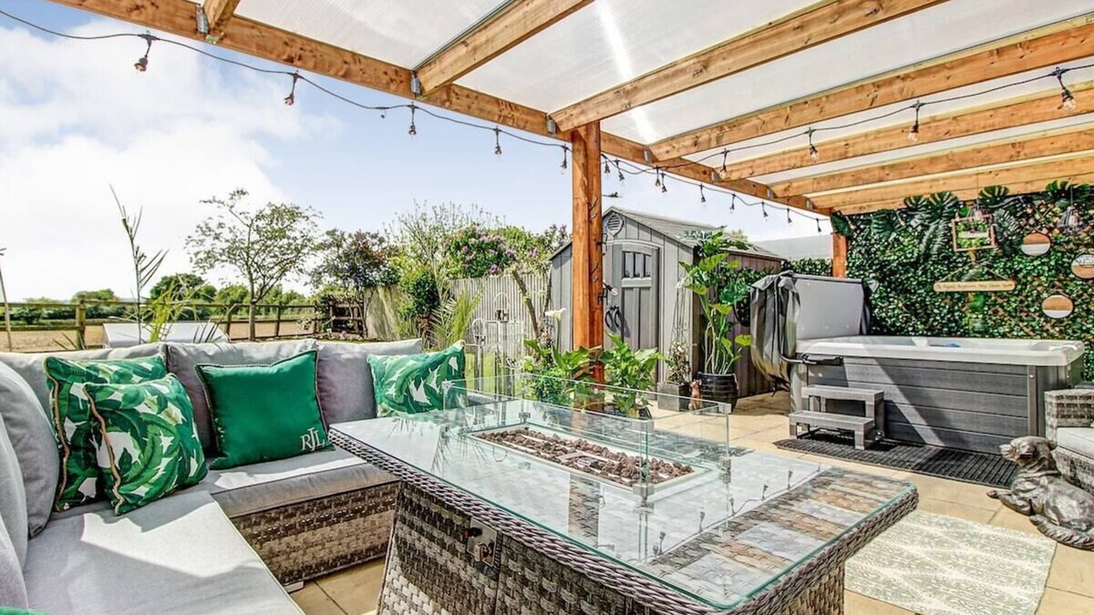 Hoole House | The Highest Point in Chester: Hot Tub and Parking