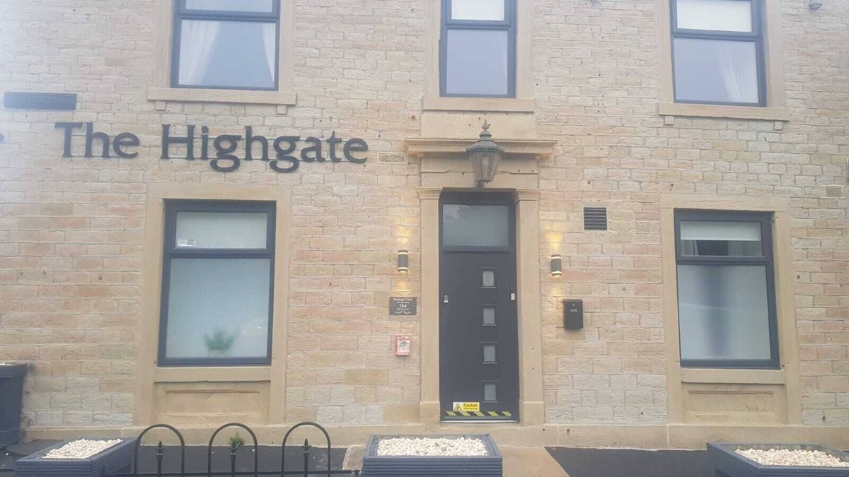 Ainley Top Bed & Breakfast | The Highgate Executive Lets/En-suite studios