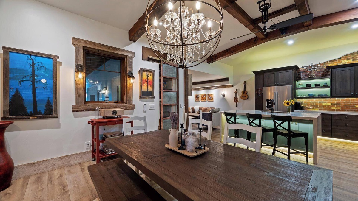 Olde Carlsbad House | The Highland Casita, a Carlsbad Coastal Villa - 1100 sq ft - 1 mile to the Ocean