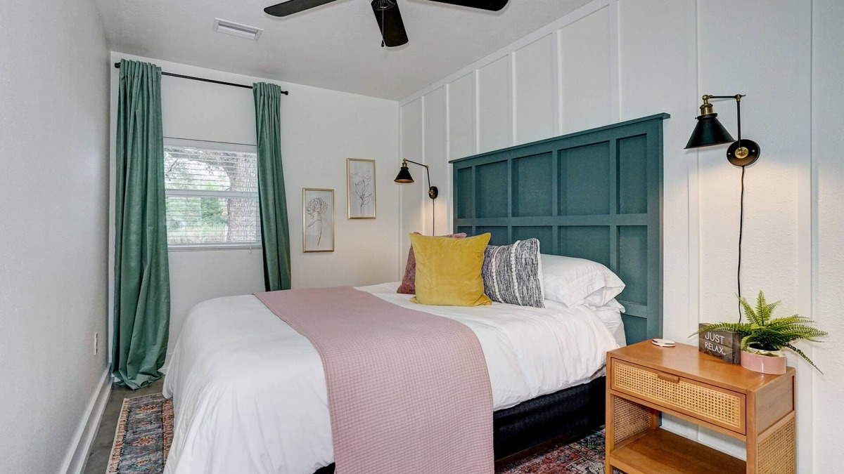 Downtown Dunedin Cottage | The Highland Hideaway | Downtown Dunedin