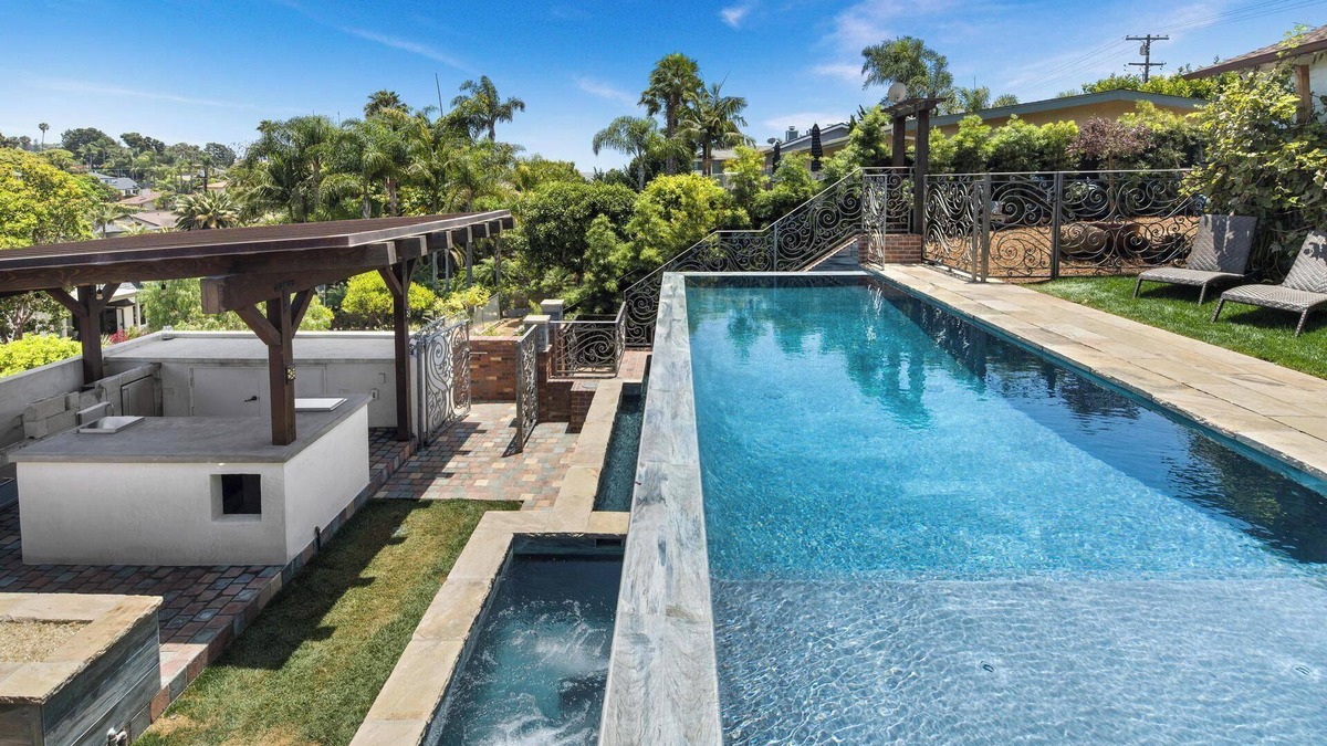 Olde Carlsbad House | The Highland House, a Carlsbad Coastal Villa - 2200 sq ft - 1 mile to the Ocean