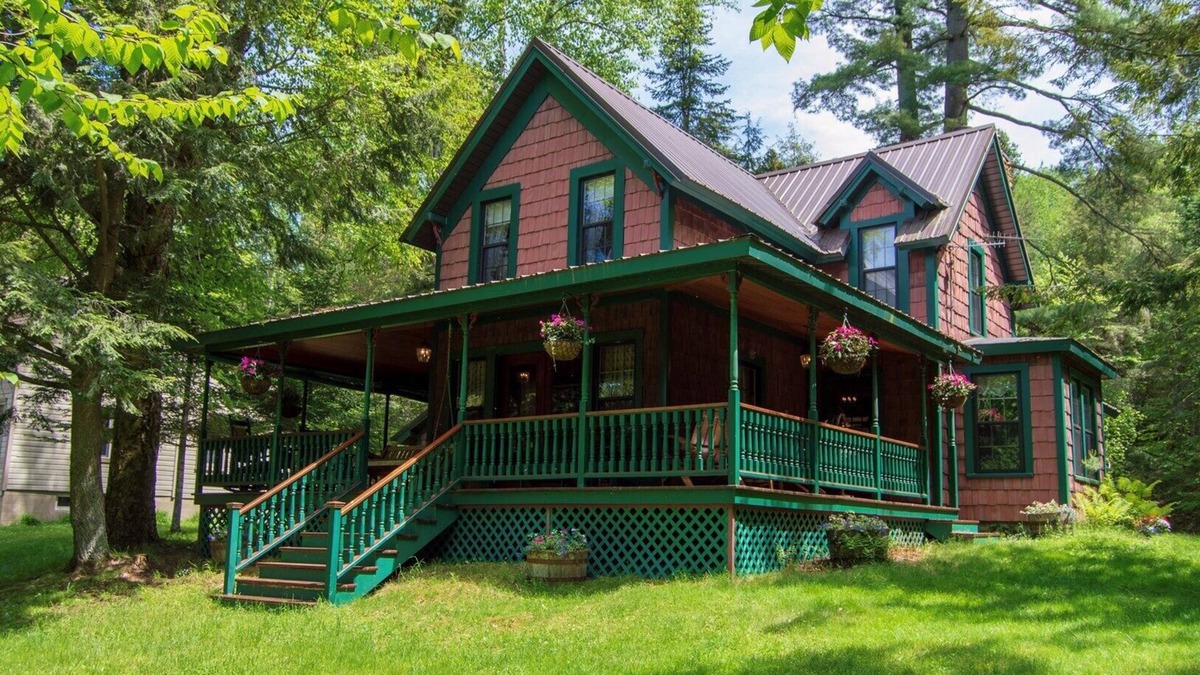 Inlet House | The Highland Lodge - 4th Lake Historic, Waterfront Home