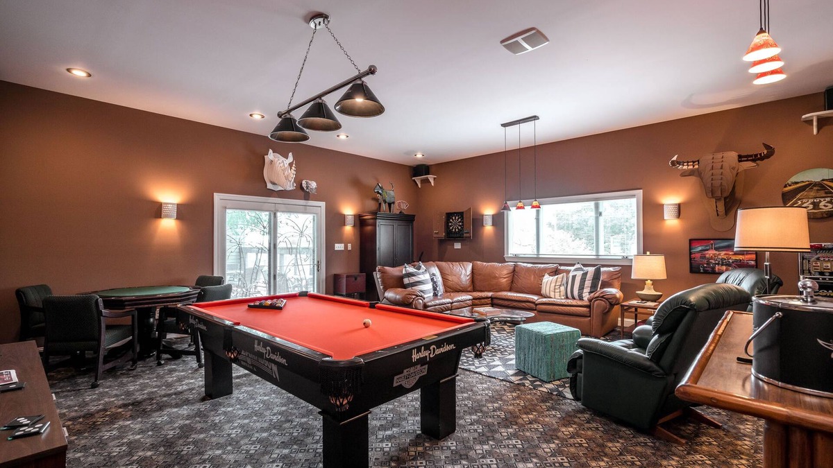 Deer Park House | The Highlands Hangout, EXPO, DOWNTOWN, restaurant row! Game room & LOCATION!