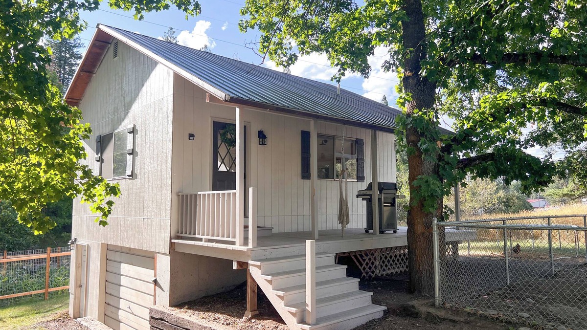 Thompson Falls Apartment | The Hikers Haven