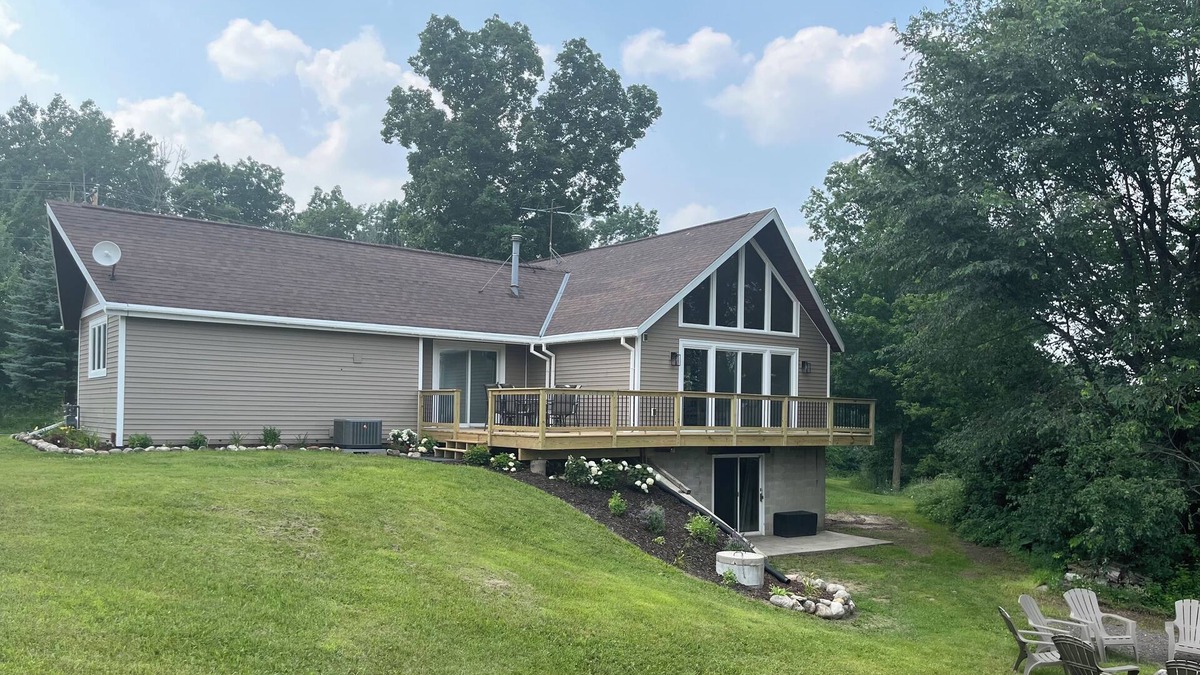 Plymouth House | The Hillside Cottage- 2 min Walk to Road America!