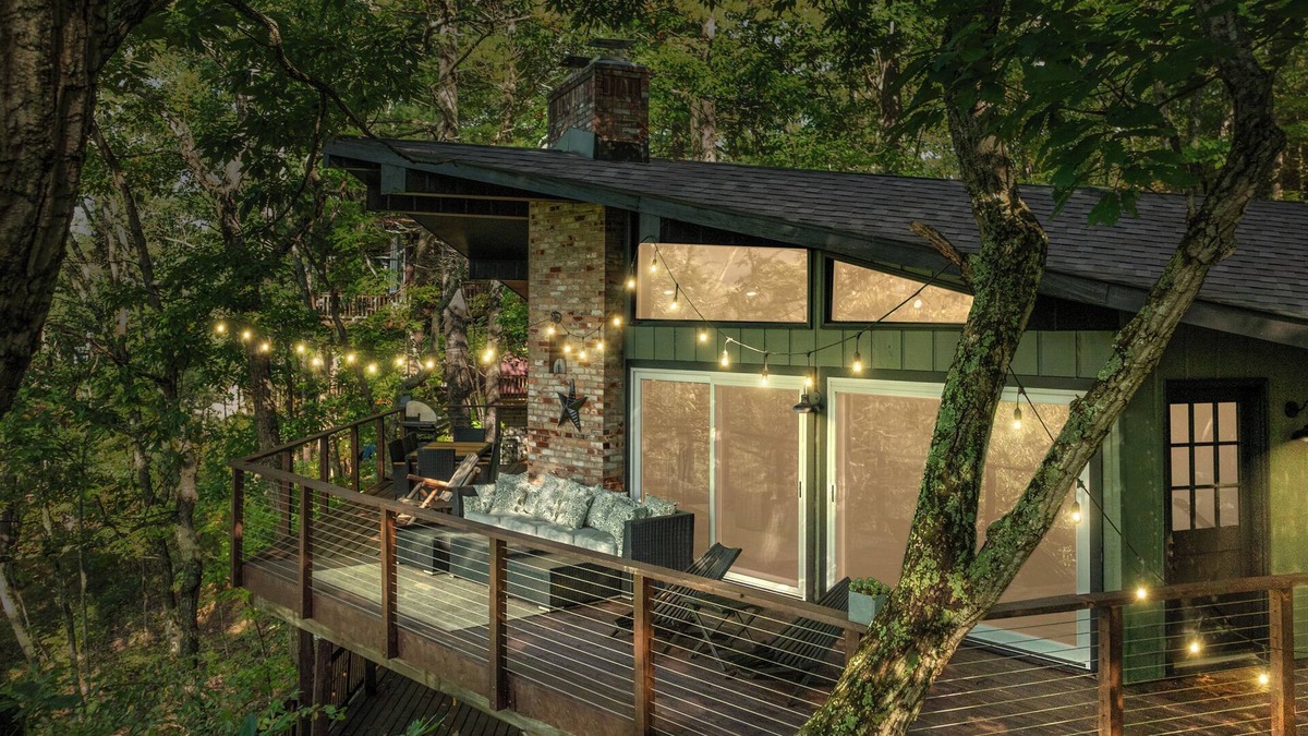Mount Jackson House | The Hillside Hideaway, a stunning retreat located in the heart of Bryce Resort