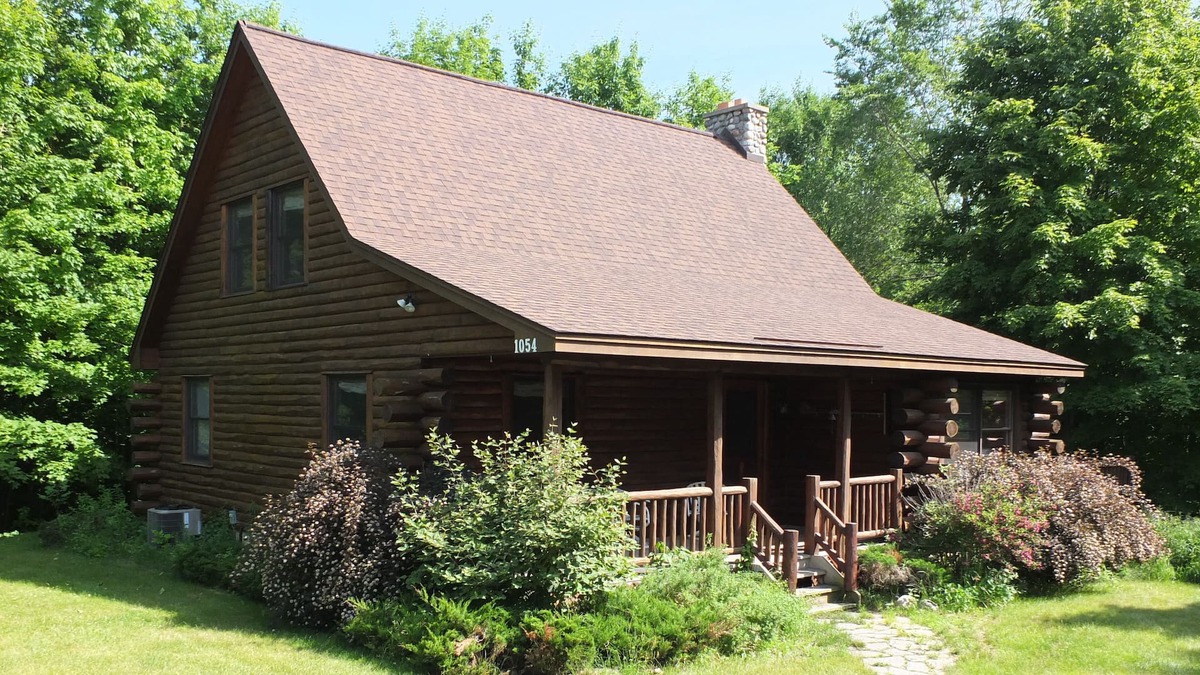 Beulah Cabin | The Hillside Hideaway at Crystal Lake - PRIVATE SPA AND SEASONAL LAKEVIEW!