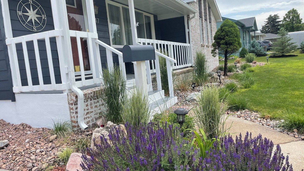 Sidney House | The Hillside Ranch: Relaxing Modern 4bd 2ba Oasis