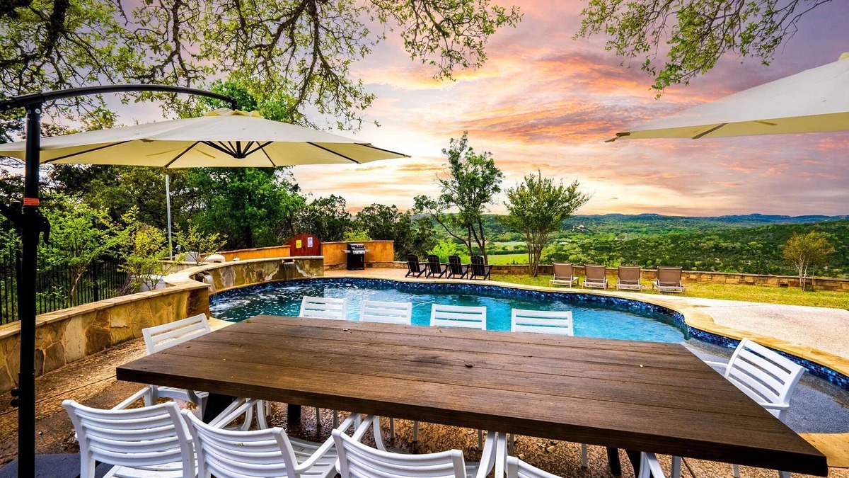 Helotes House | The Hilltop Grand Oasis