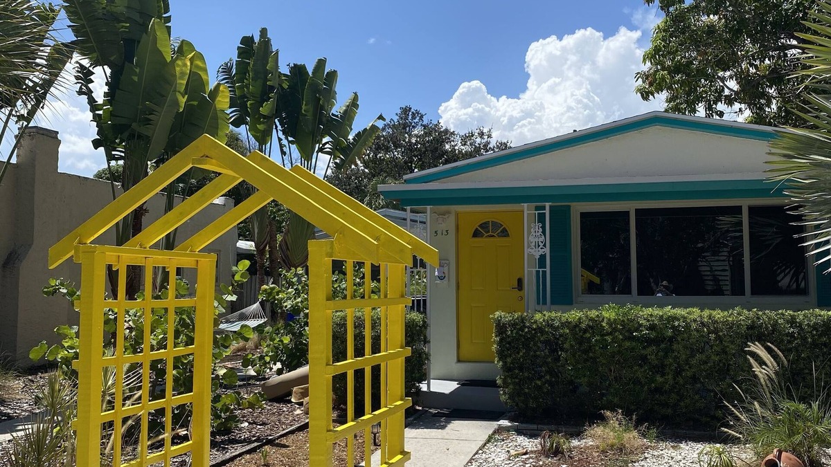 Parrot Cove House | The Hippie Hideout