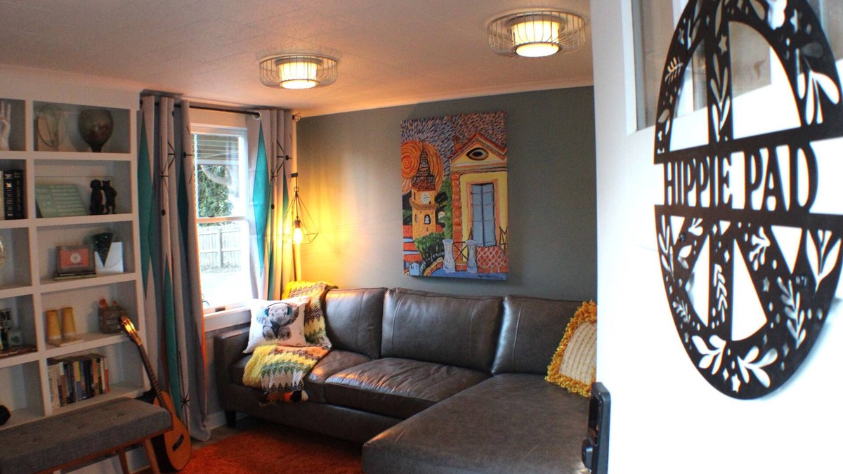 Abingdon Apartment | The Hippie Pad In the heart of downtown Abingdon, The Hippie Pad in the heart of downtown Abingdon