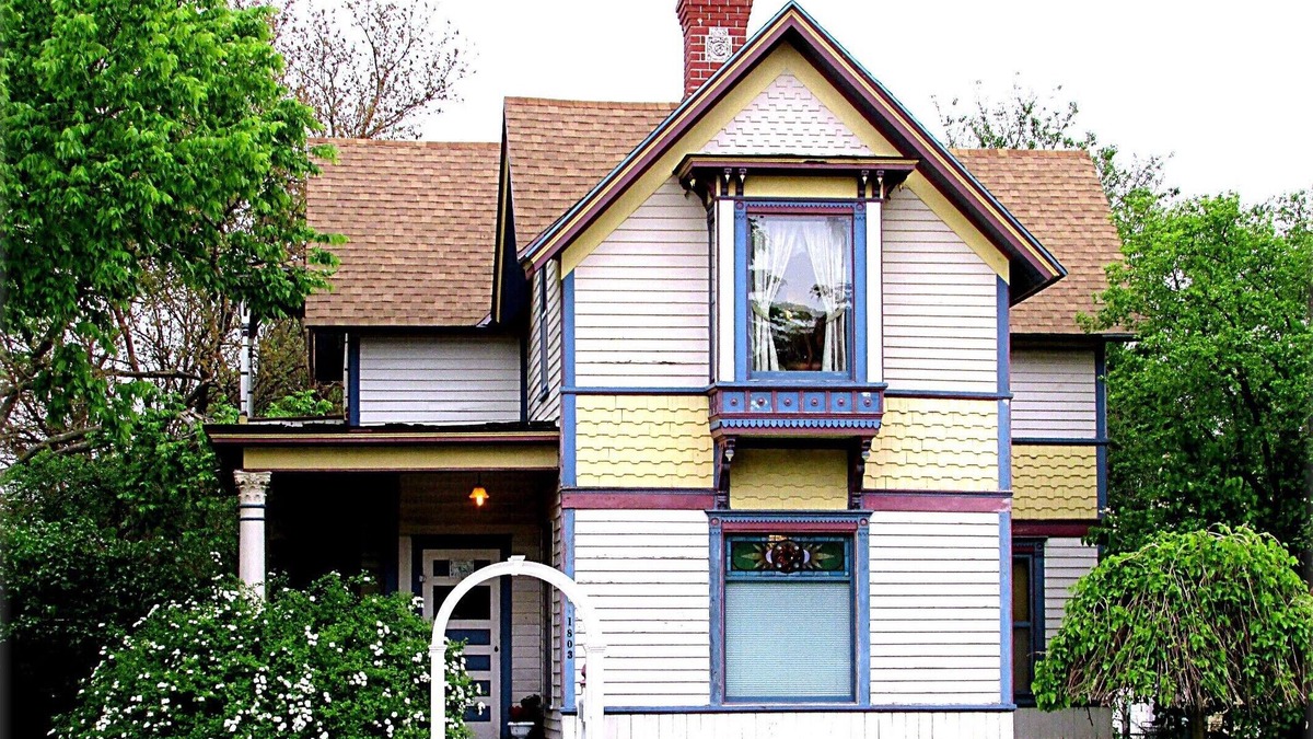 La Crosse House | The Historic A.C. Carter House - River Romance on the La Crosse Historical Tour!
