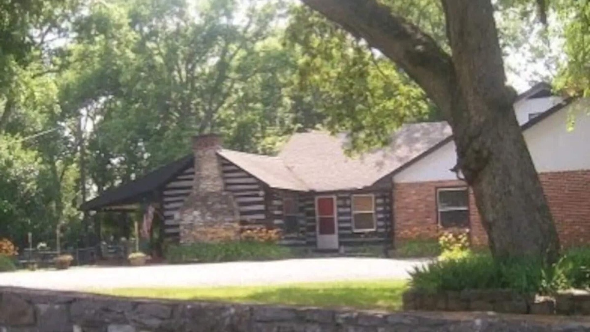 Hendersonville House | The Historic CHARTER HOUSE