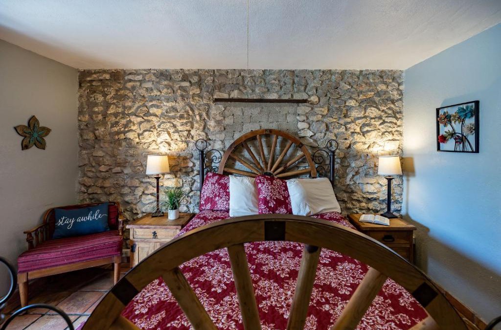 Leakey Hotel | The Historic Leakey Inn