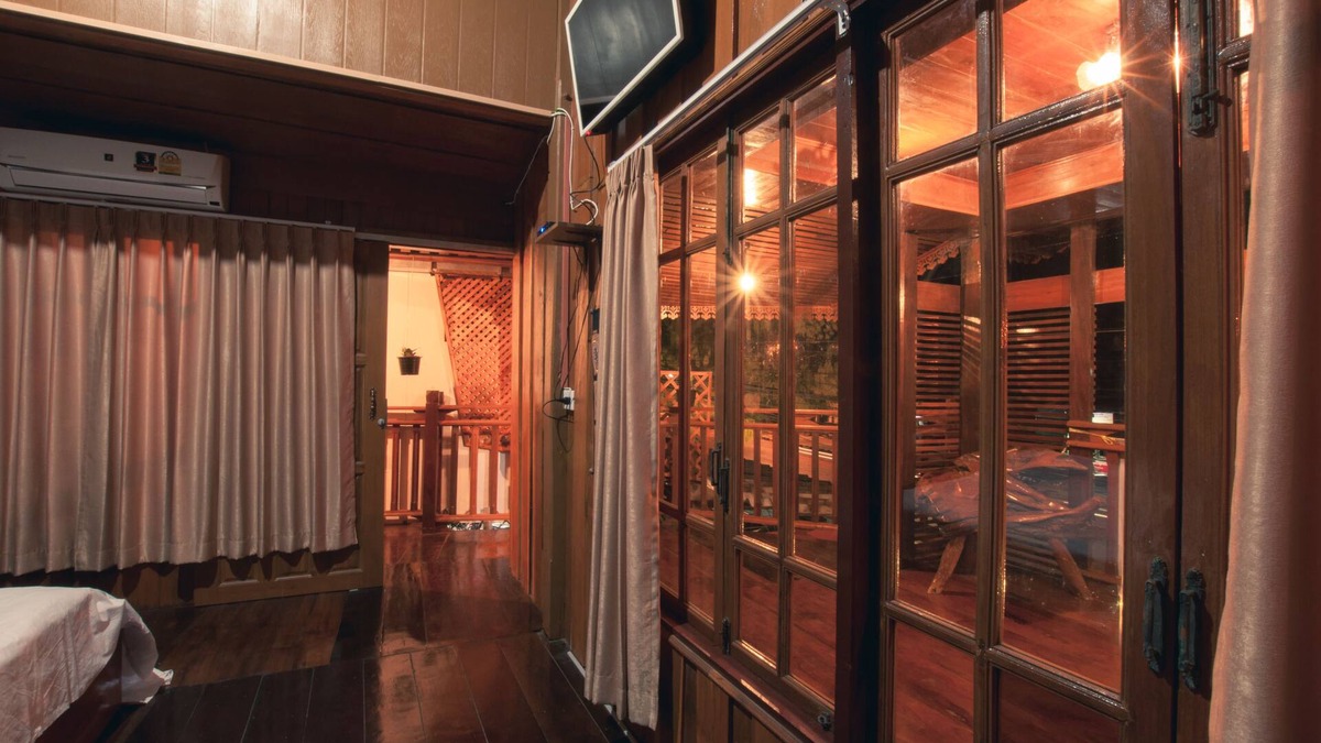 Mueang Kao House | The History Cafe' & Guesthouse