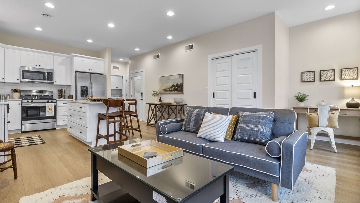 Historic Downtown Racine House | The Hive 2 Bedroom/2 Bath by Harbor and Root River