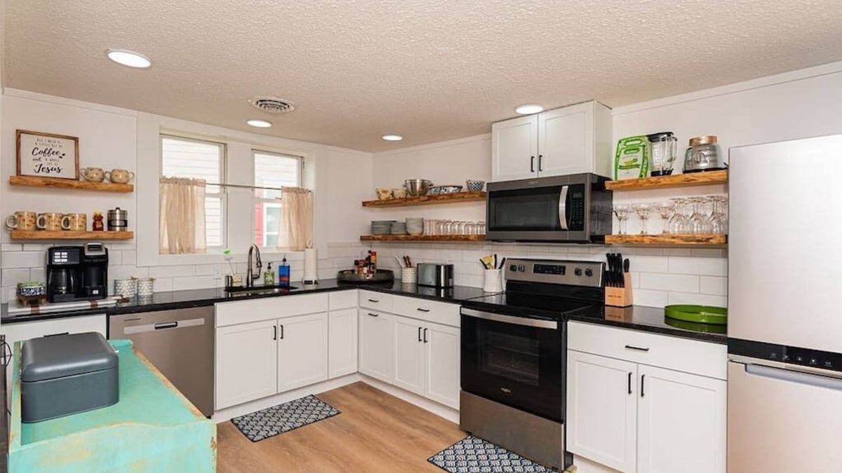 Berlin House | "The Hive"-Downtown Berlin, 4 BR, Sleeps 8, 2 Bath