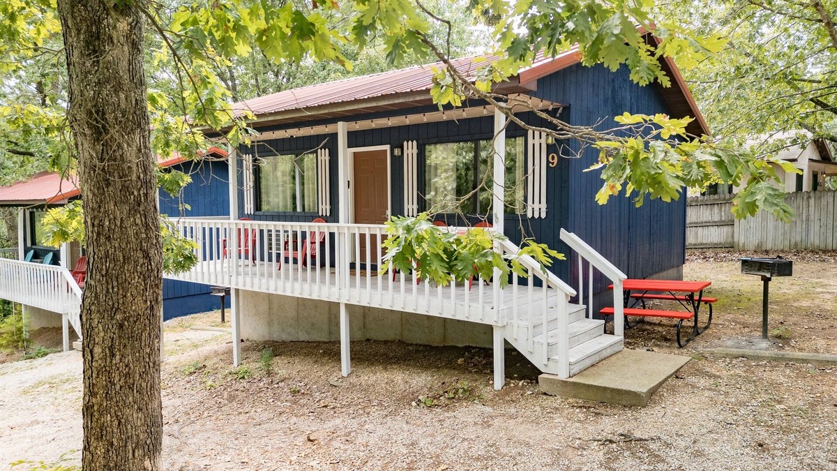 Branson Cabin | The Hive- Private cabin just one mile to SDC!