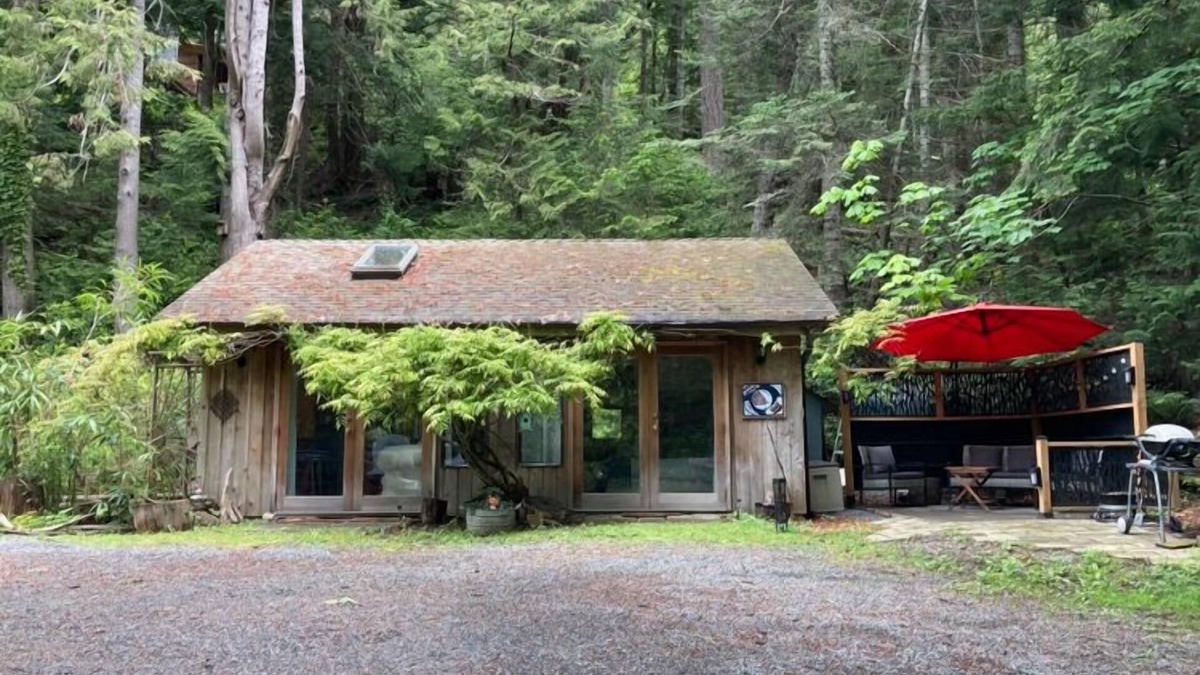 Regional District of Nanaimo Cabin | The Hobbit on Canopy Ridge Gabriola
