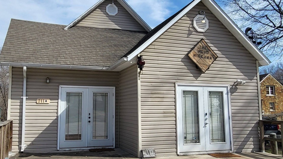 Neosho Apartment | The Hobo Hideaway Unit A: Pet Friendly & Just Off the Neosho Square!