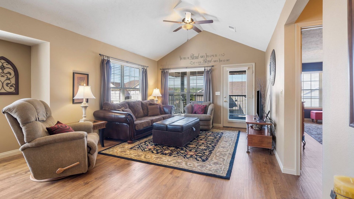 Branson West House | The Hogue Penthouse – Unwind and Relax