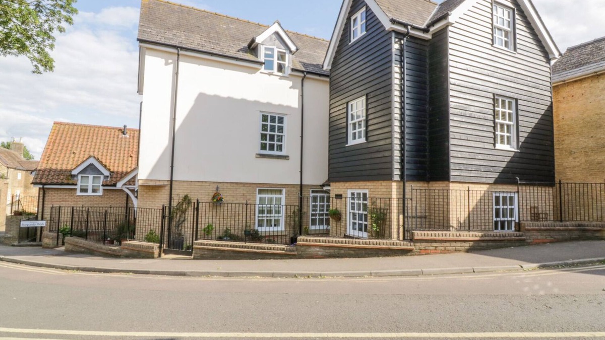 Ely Cottage | THE HOIST, family friendly in Ely