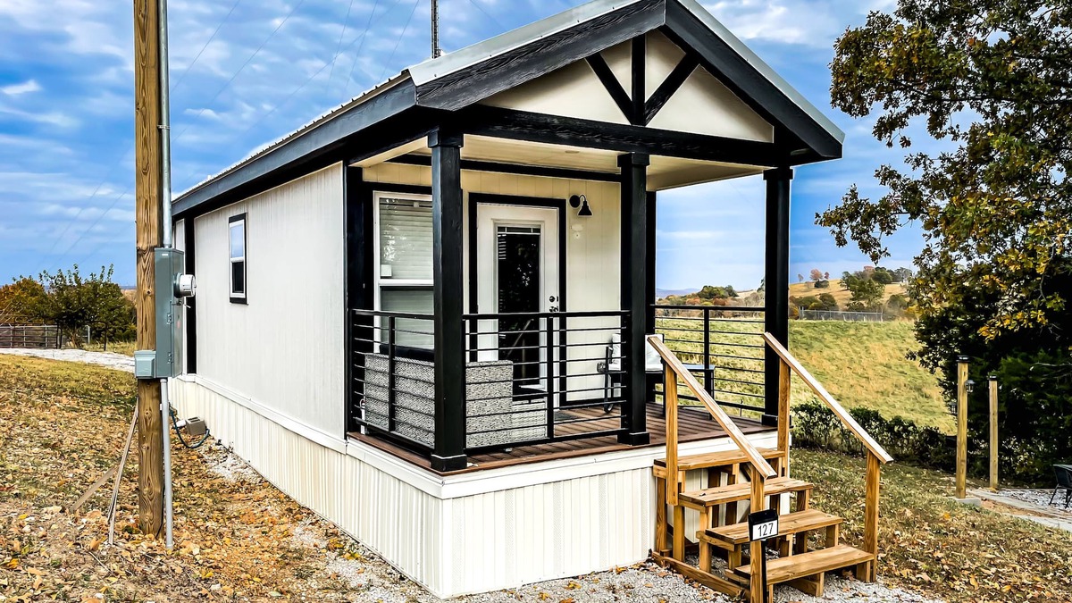 Yellville House | The Holiday Armadillo AR Tiny House