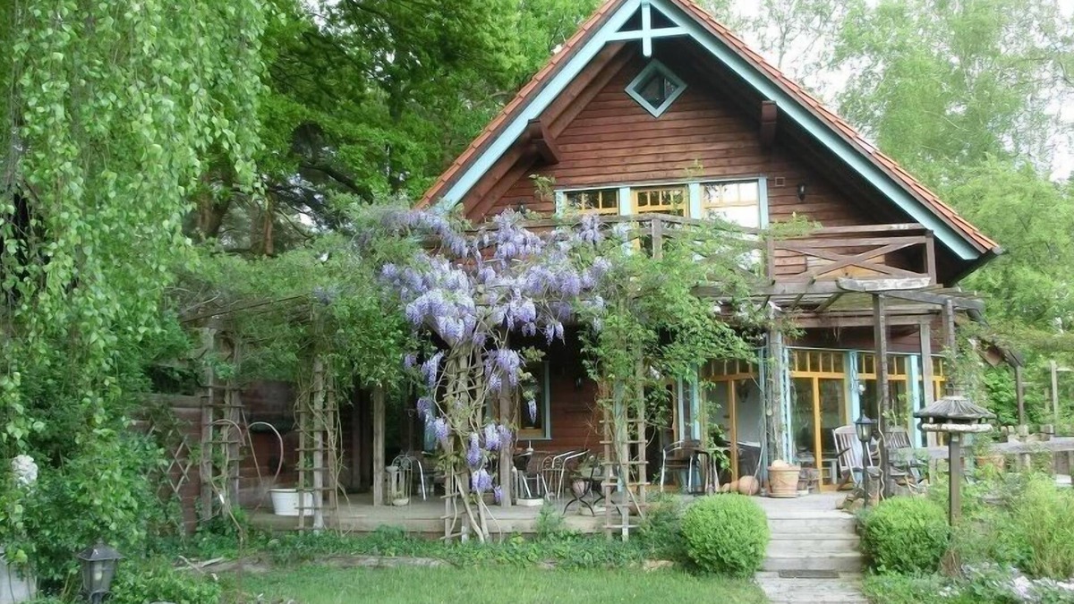 Schwachhausen House | The holiday home (ranch house) on the Aller with sun terraces and panoramic views