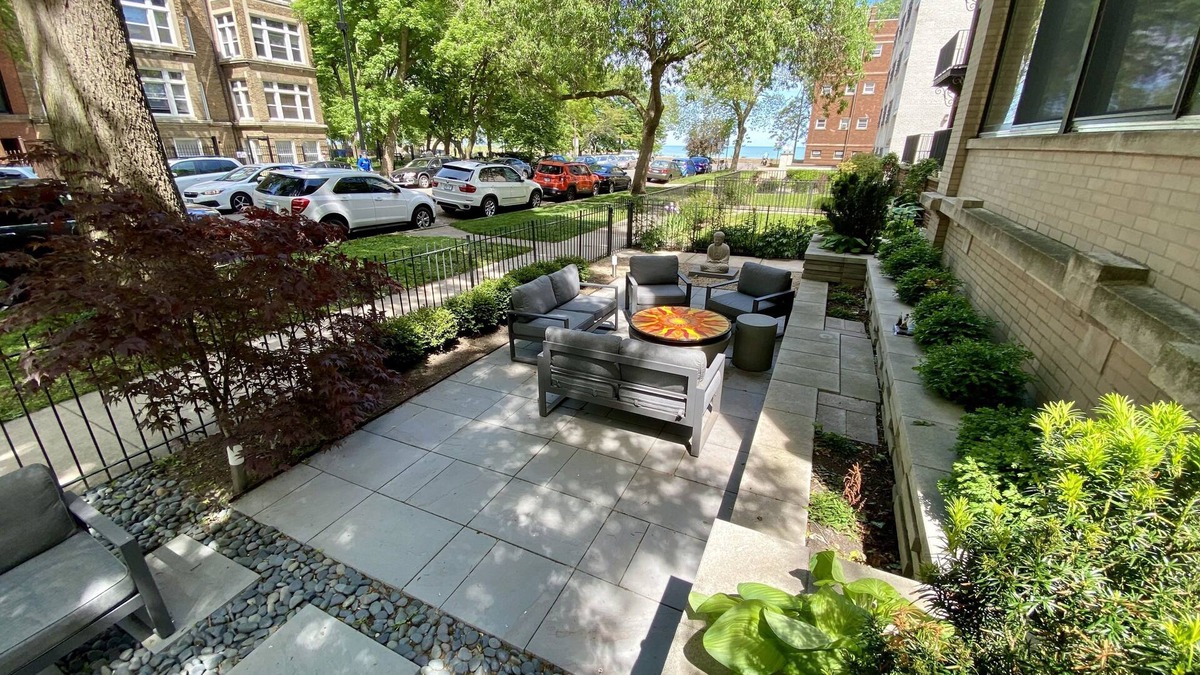 Rogers Park Apartment | The Holiday Lake House - 2br 2bth - 50 steps from the beach!