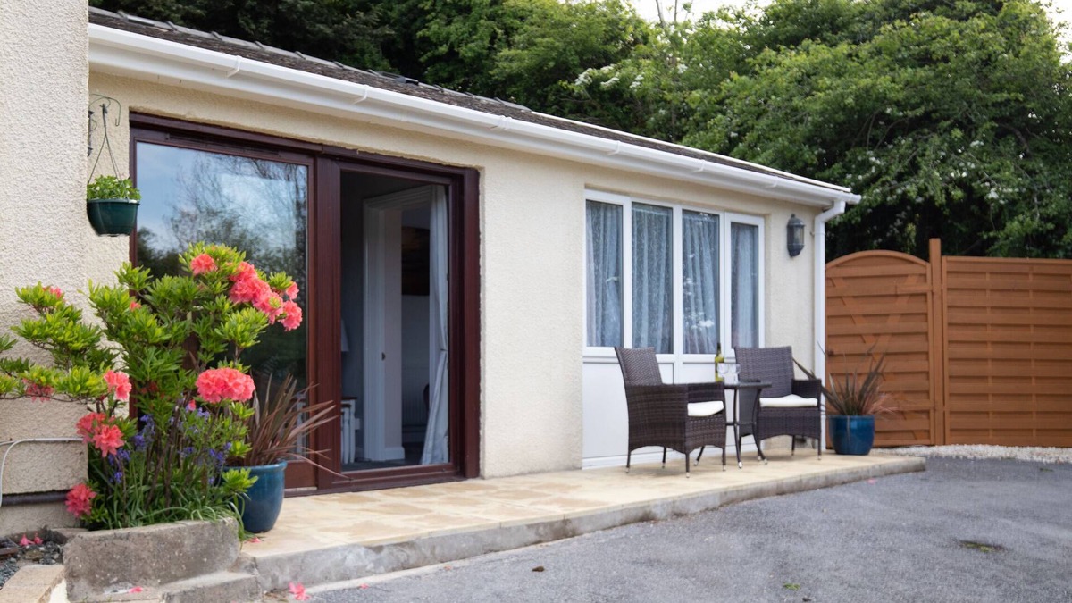 Wiseman's Bridge Cottage | The Hollies - Close to Beach, Parking, EV Charger