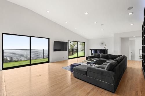 Hollywood Hills West Villa | The Hollywood Hills Crest Villa