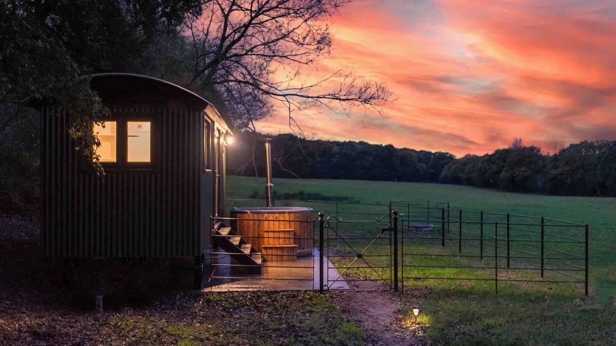 Golden Cross Cabin | The Holmes Hill Retreat