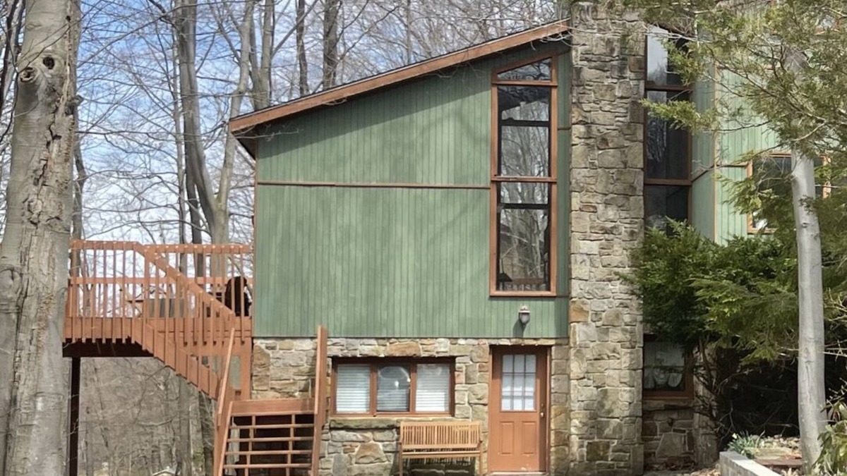 Hidden Valley House | The Homestead at Hidden Valley nGolf, ski in/ski out lakeside home! Pet friendly