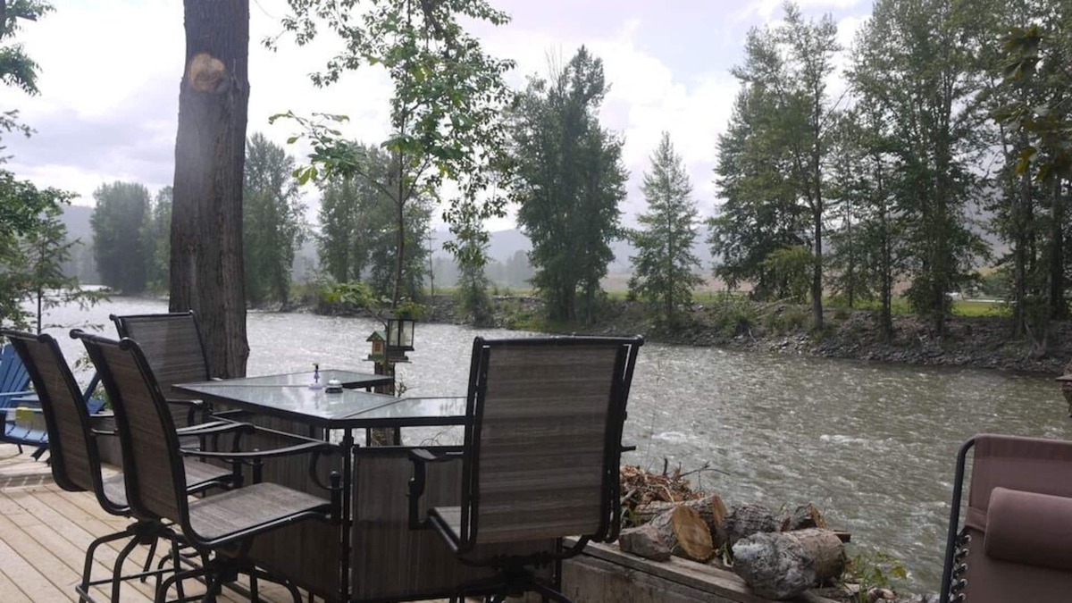 Okanagan-Similkameen House | The Homestead is a peaceful Riverside Cottage