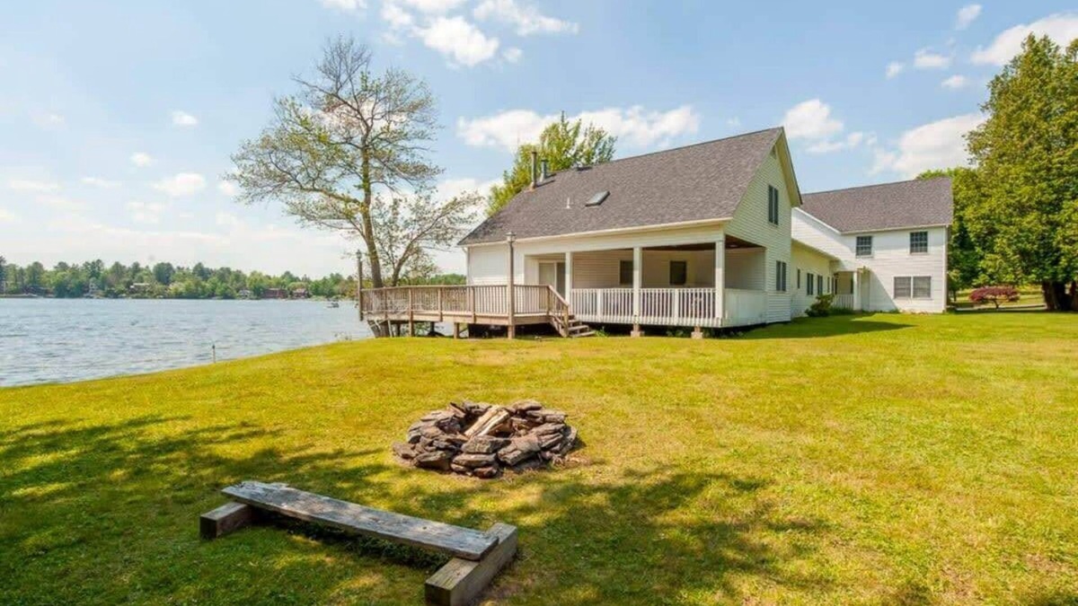 Kauneonga Lake House | The Homestead Main House: Lakefront Fun—Sleeps 22!