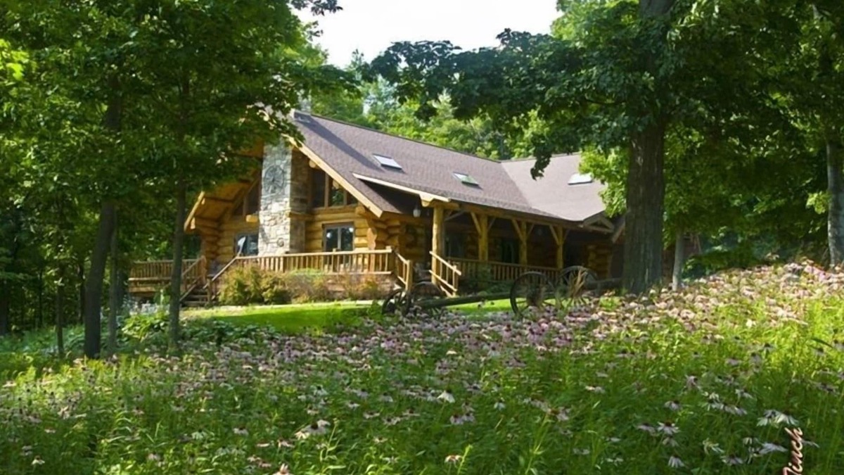 Egg Harbor Cabin | The Honey Dew Log Lodge in Egg Harbor Door County Wisconsin