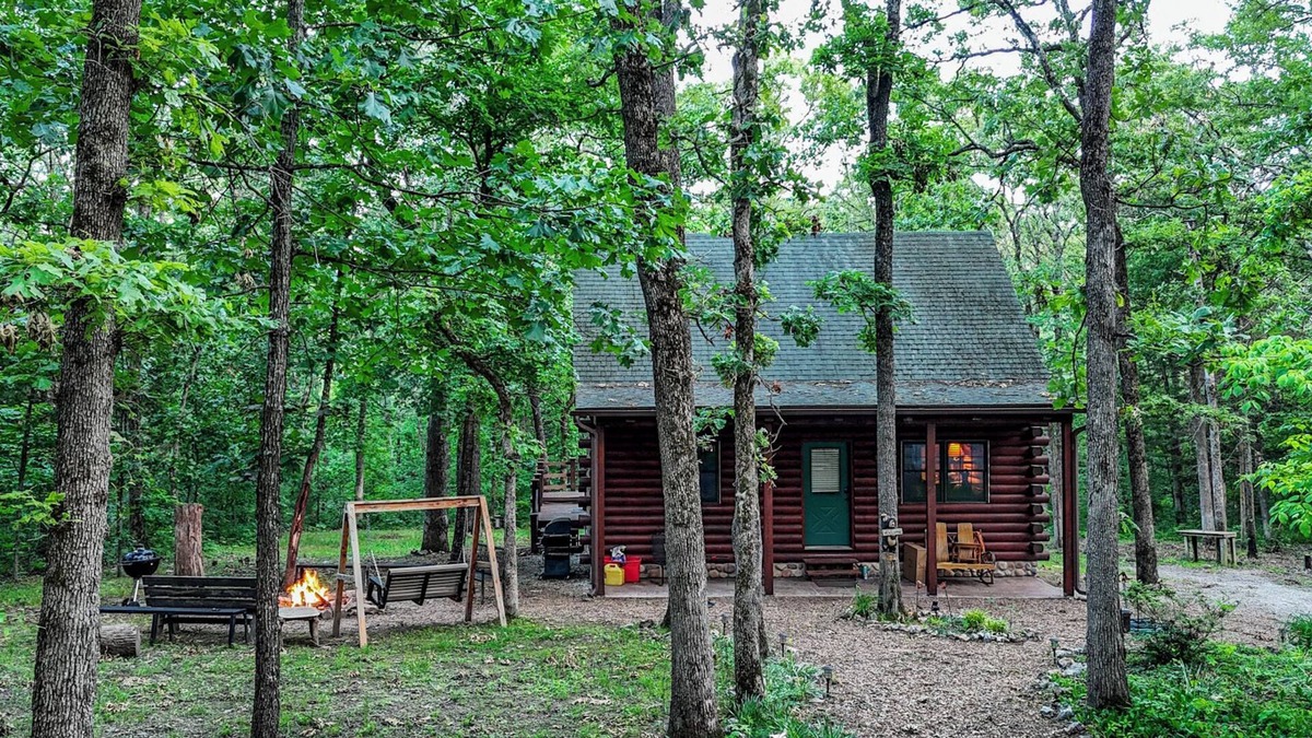 Warsaw House | The Honey Hole at Truman Lake