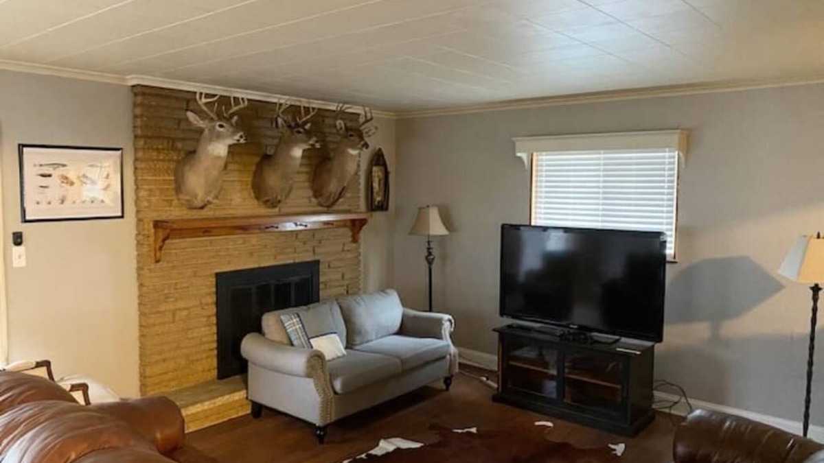 New Baltimore House | The Honeycomb Hideout